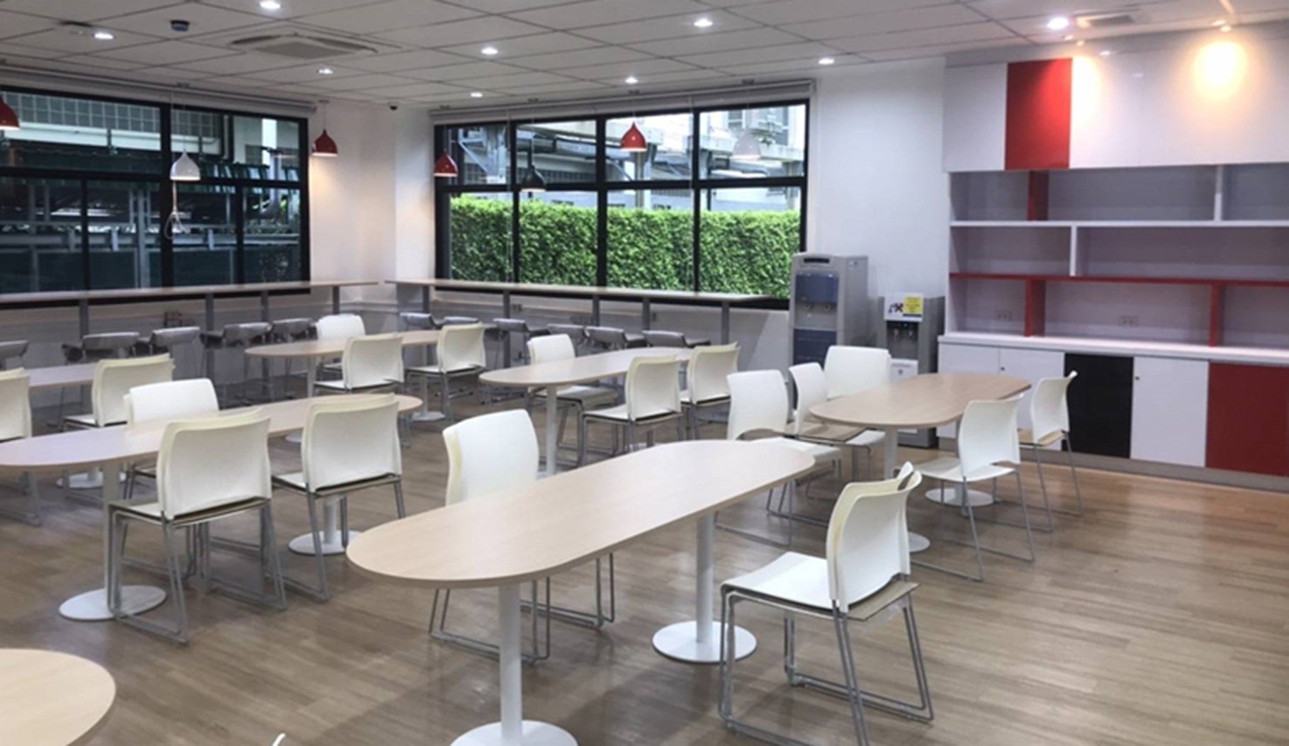 <リフレッシュルーム>