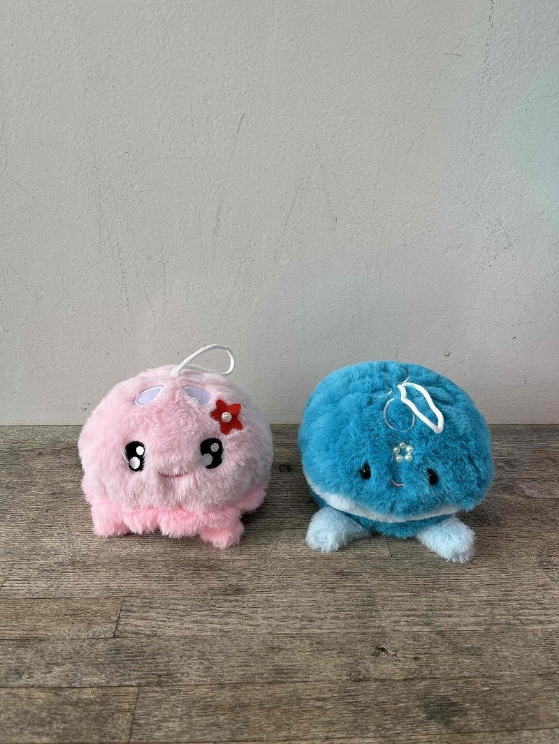 ＜左からきららぬいぐるみS、くららぬいぐるみS＞