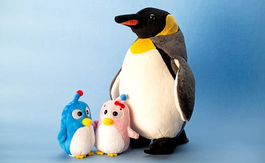 ＜左からアバちゃんヒミちゃんペアぬいぐるみ、ペンギンショップぎん吉くん＞