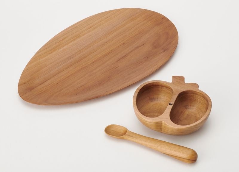 弘前りんごの木 りんごっこセット 7,700円 (右)／りんごの木のデザート皿 5,280円 (左)