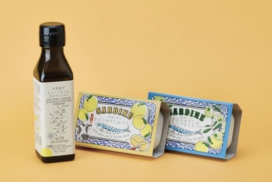 木頭柚子 オリーブオイル 90ml 1,404円 (左)／国産いわし きとうゆずしおオリーブオイルづけ ほか 100g 422円～(右)