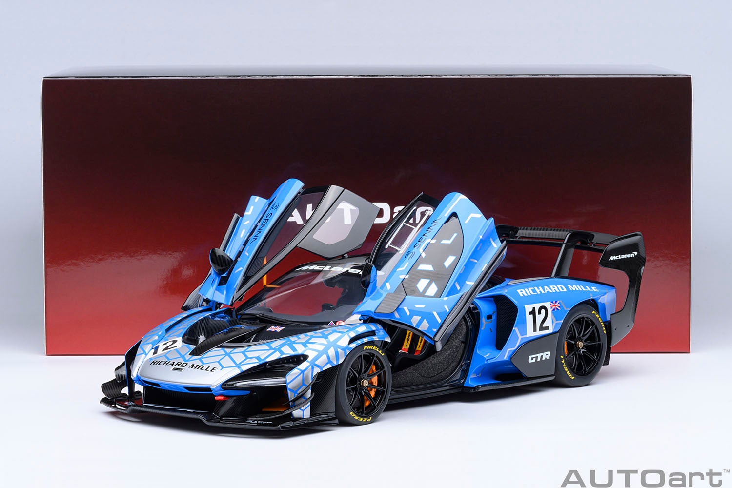 伝説のF1ドライバー「アイルトン・セナ」の名を冠したサーキット専用車『マクラーレン セナ GTR』をAUTOart が1/18スケールでモデル化！