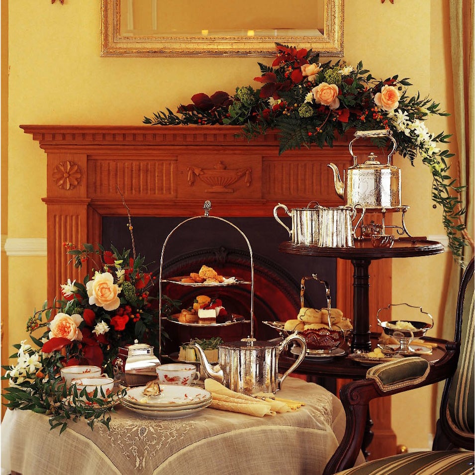 オンスローガーデン（アンティーク銀器）