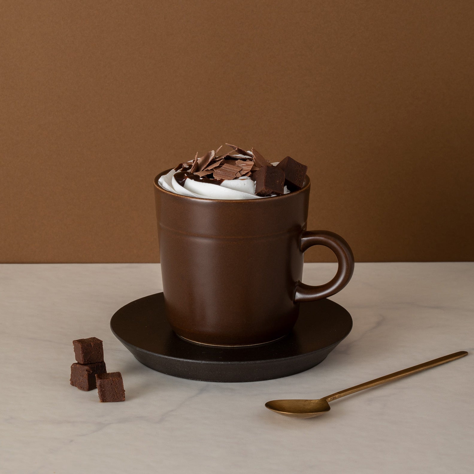 ホットダークチョコレート (イートイン640円／テイクアウト630円)