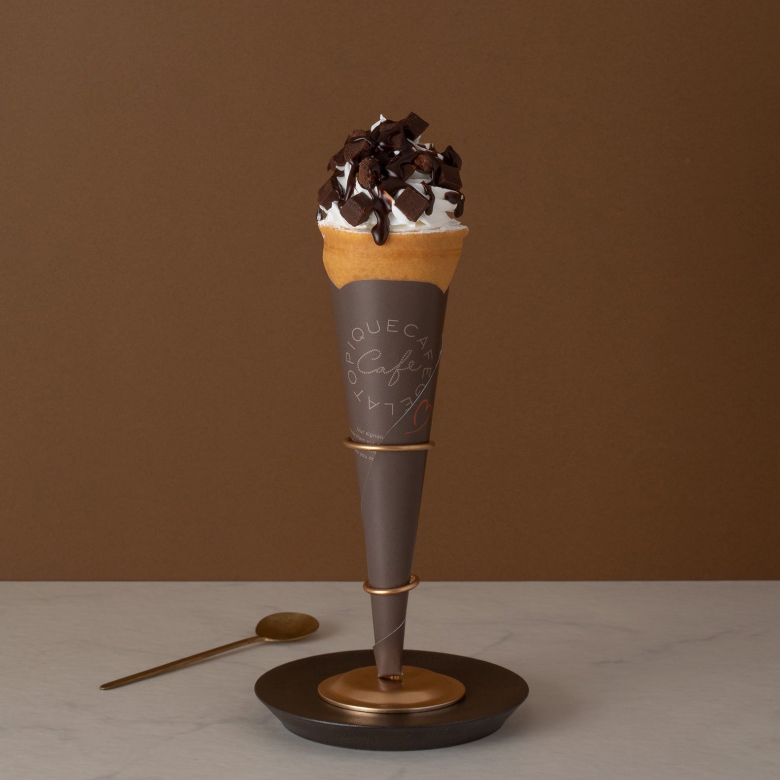 生チョコクレープ (イートイン980円／テイクアウト970円)