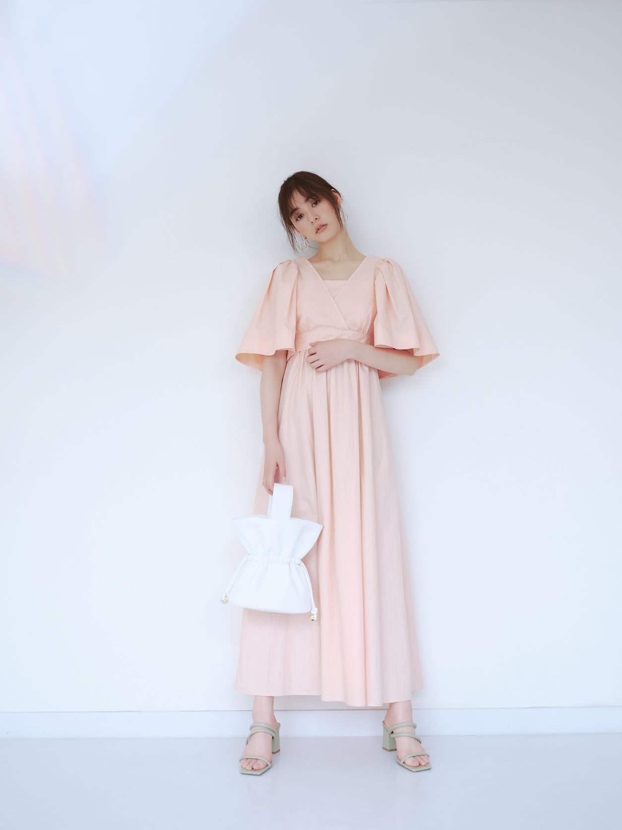SORIN 花柄 スワン 半袖トップス ベージュ 新木優子 新木優子、SNIDEL “ニットとワンピース”の着こなし披露