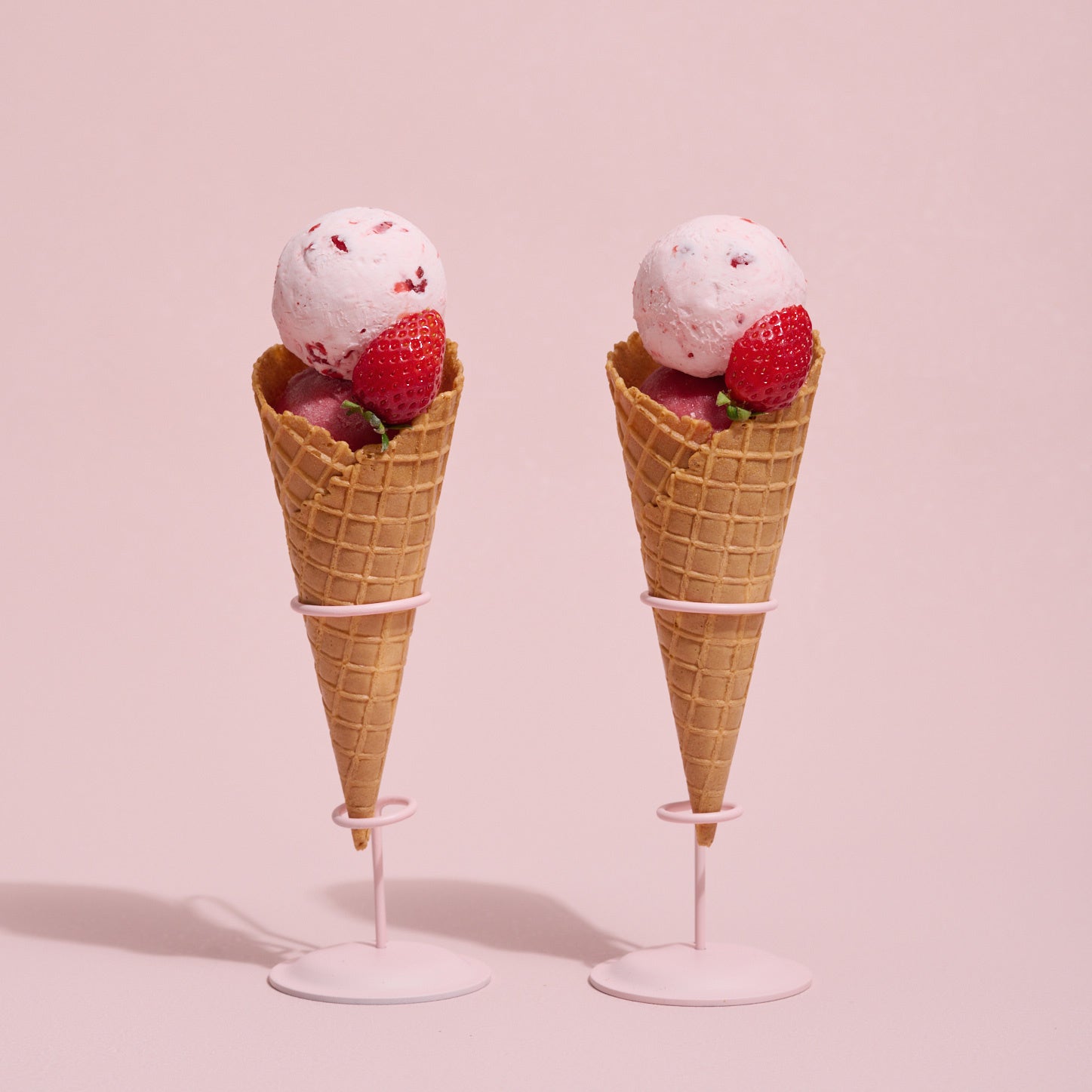 あまおう苺のジェラート＆シャーベット(イートイン590円／テイクアウト580円)