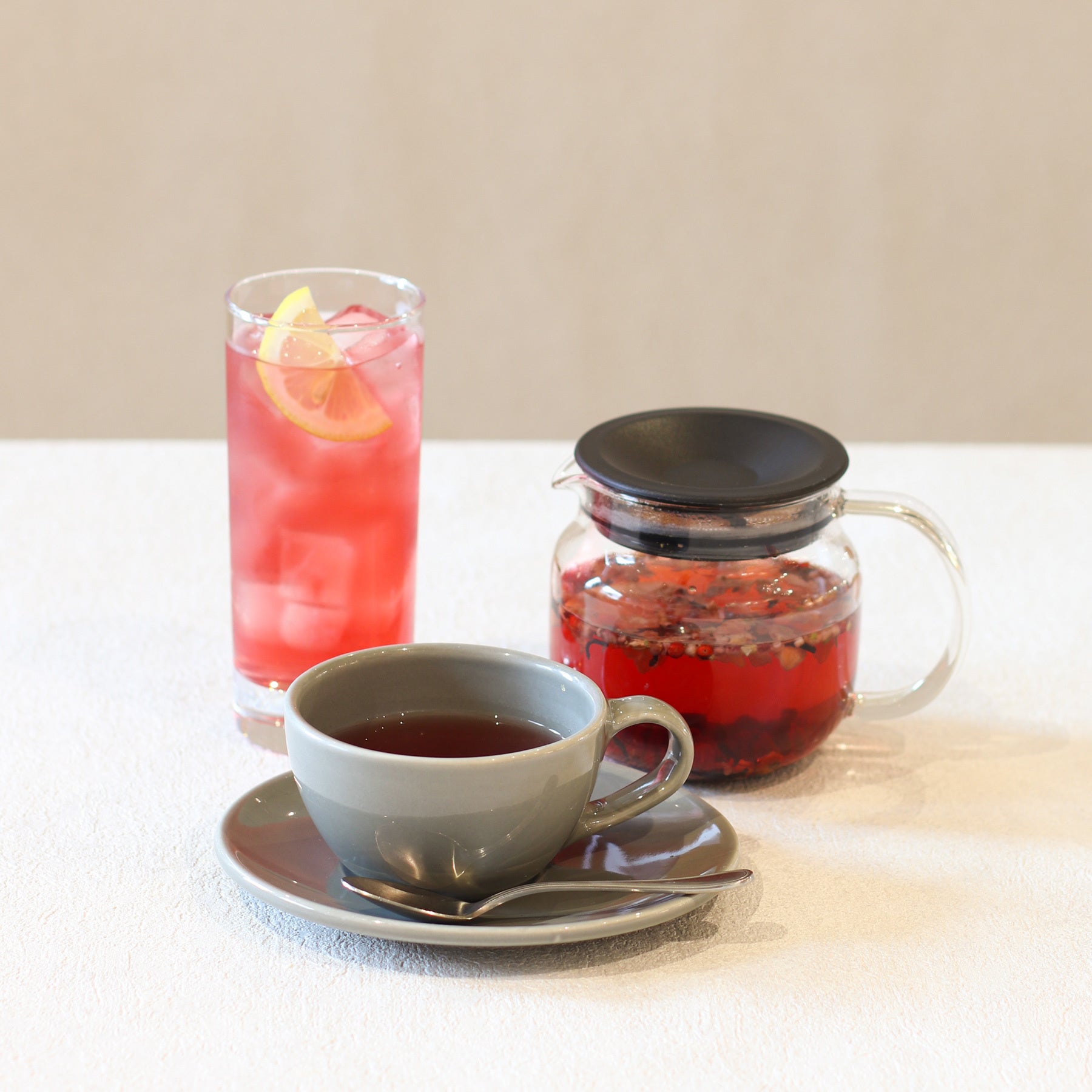 ポッピンチェリーティー／ポッピンチェリーティーソーダ　748円(税込)