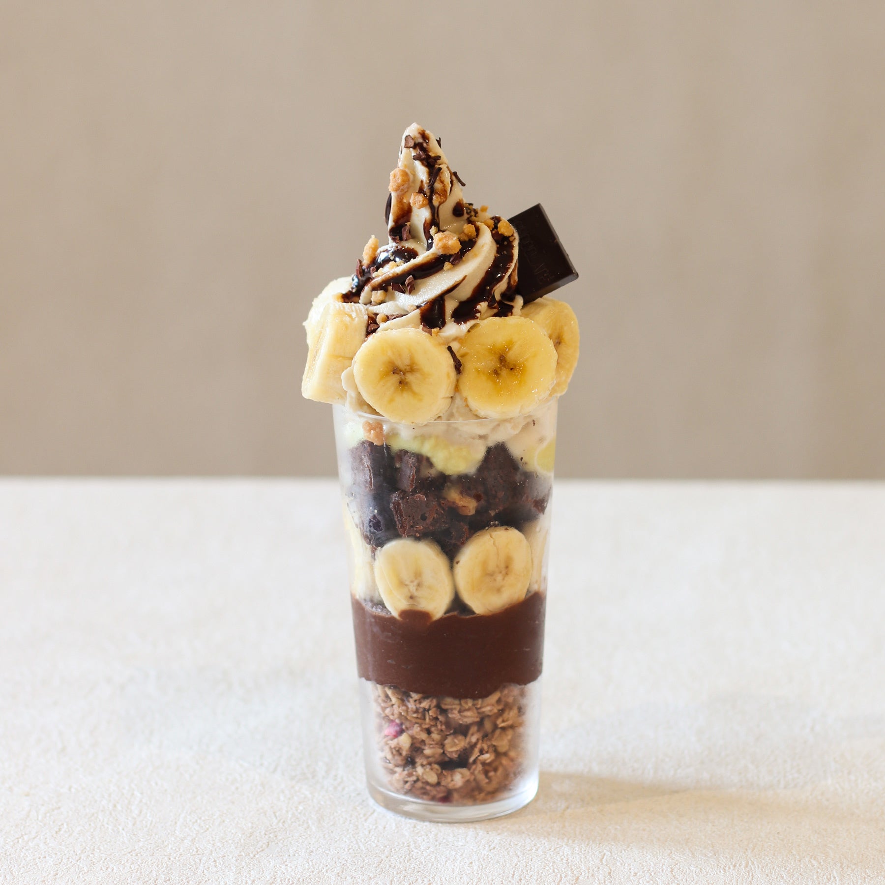 ごろごろバナナのショコラパフェ　1,628円(税込)