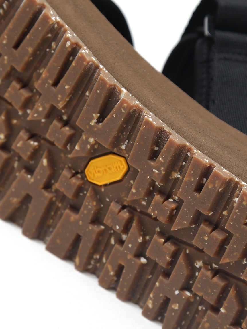 emmi」と「SUICOKE」のコラボレーションサンダルが発売