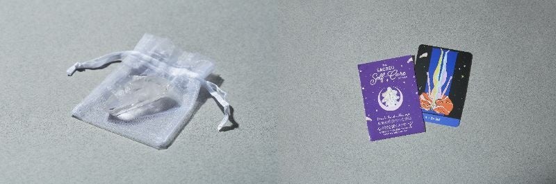 左:クリスタル 右:オラクルカード