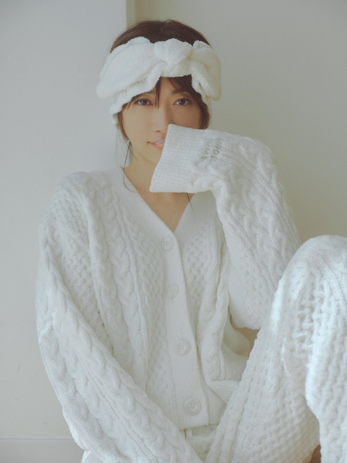 カーディガン・パンツ・ターバン共にWHT