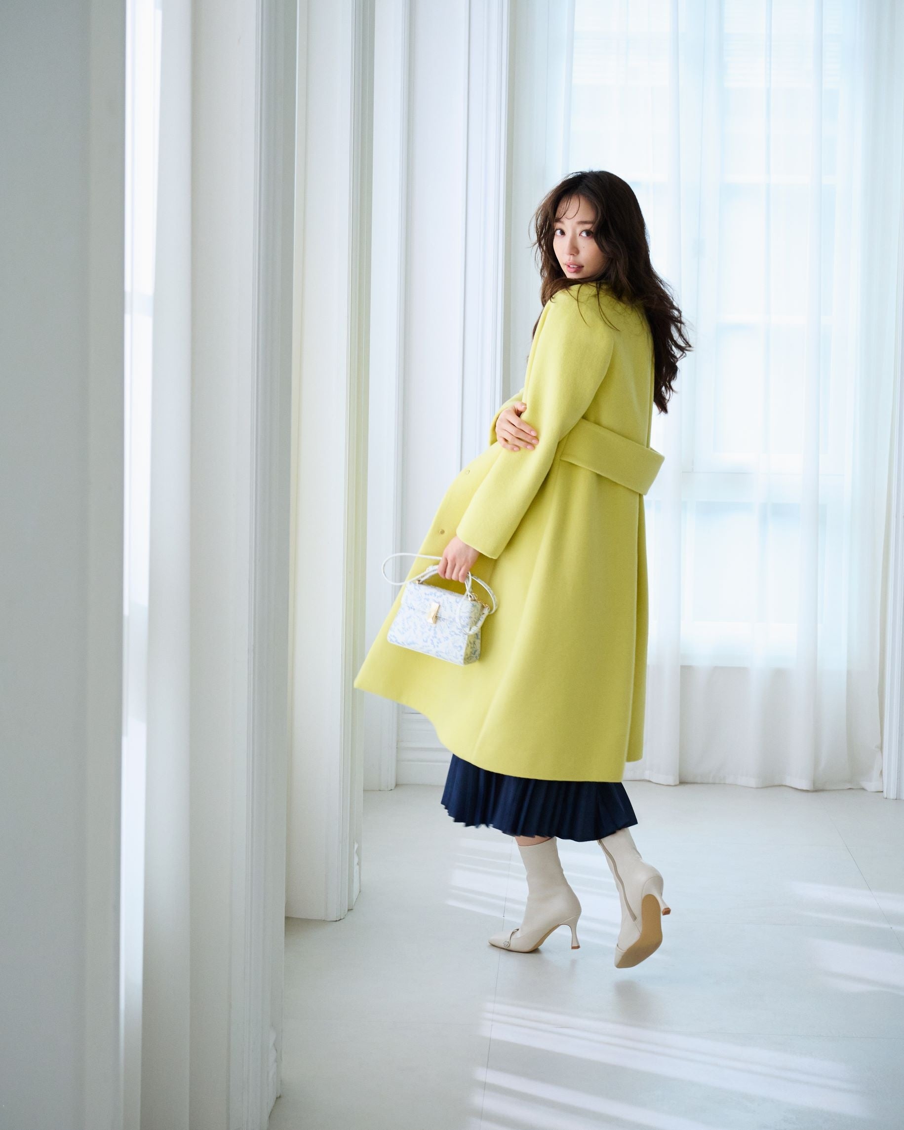 CELFORD(セルフォード)】松島花が着こなす「冬のお呼ばれ服の名品」最