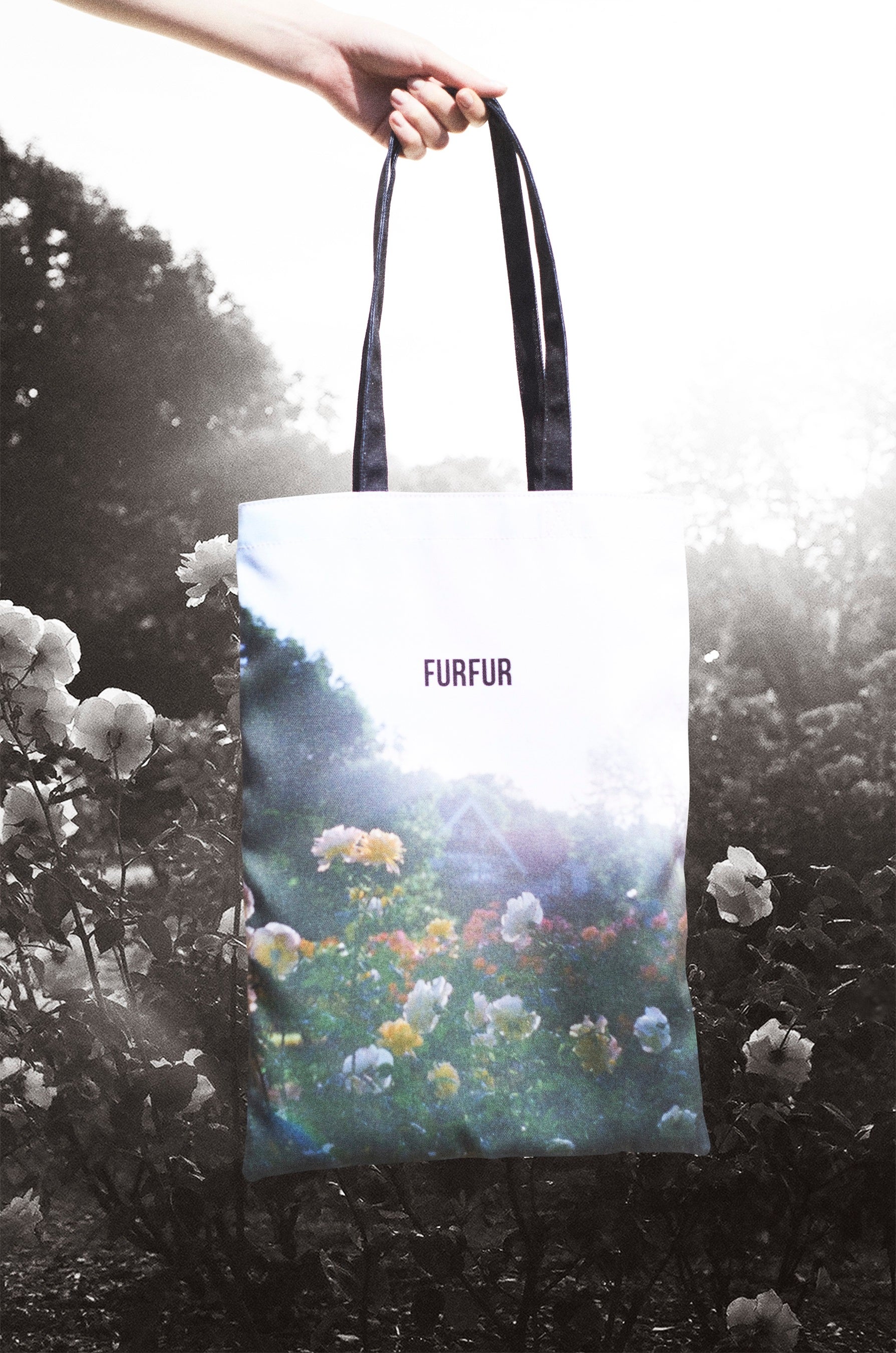 新品タグ付きFURFUR★ファーファーMai KiseコラボPEACE Tシャツ FURFUR】写真家・黄瀬麻以氏とのコラボレーションアイテムを発売