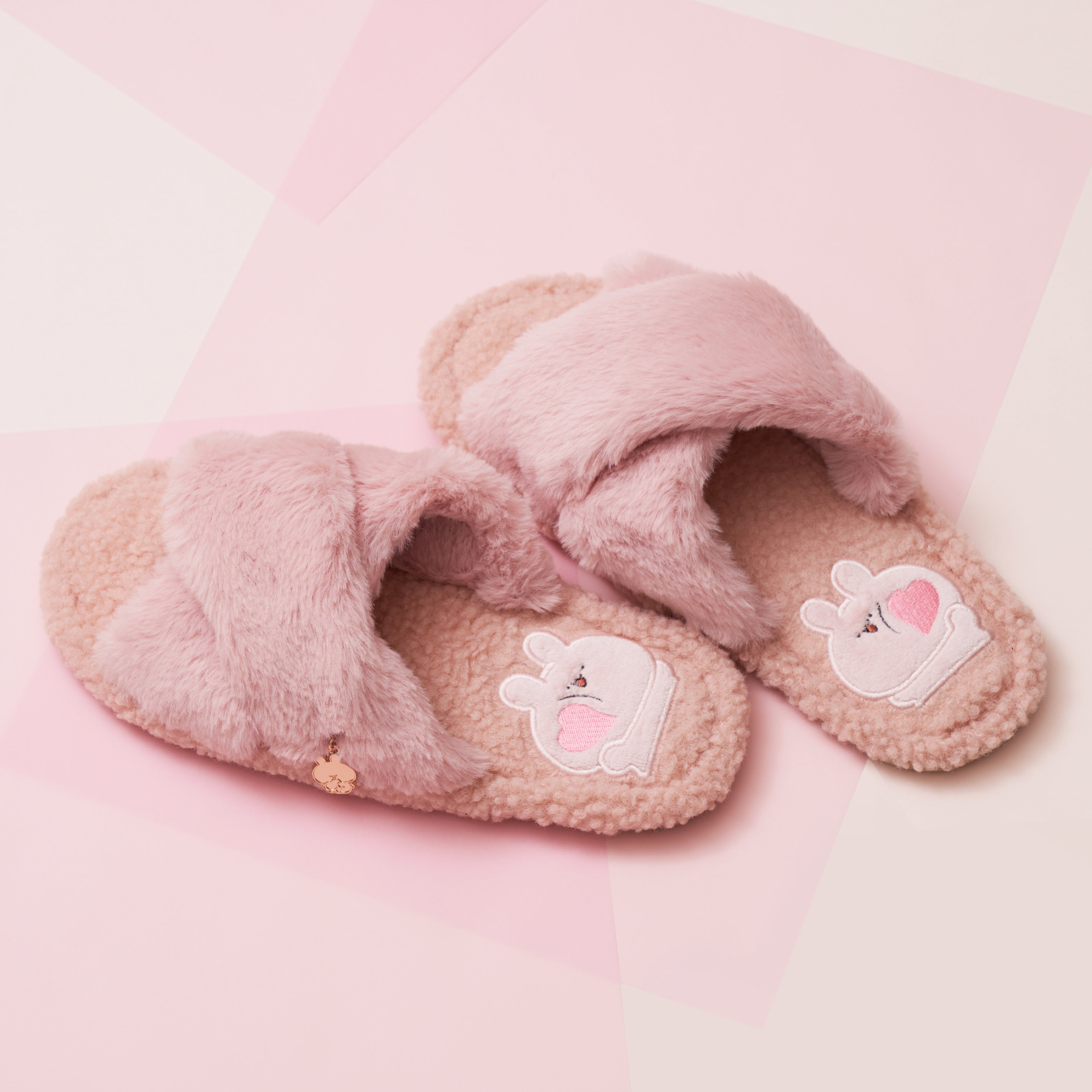 ウサギオンライン] SNS総フォロワー数700万人越えの注目の人気