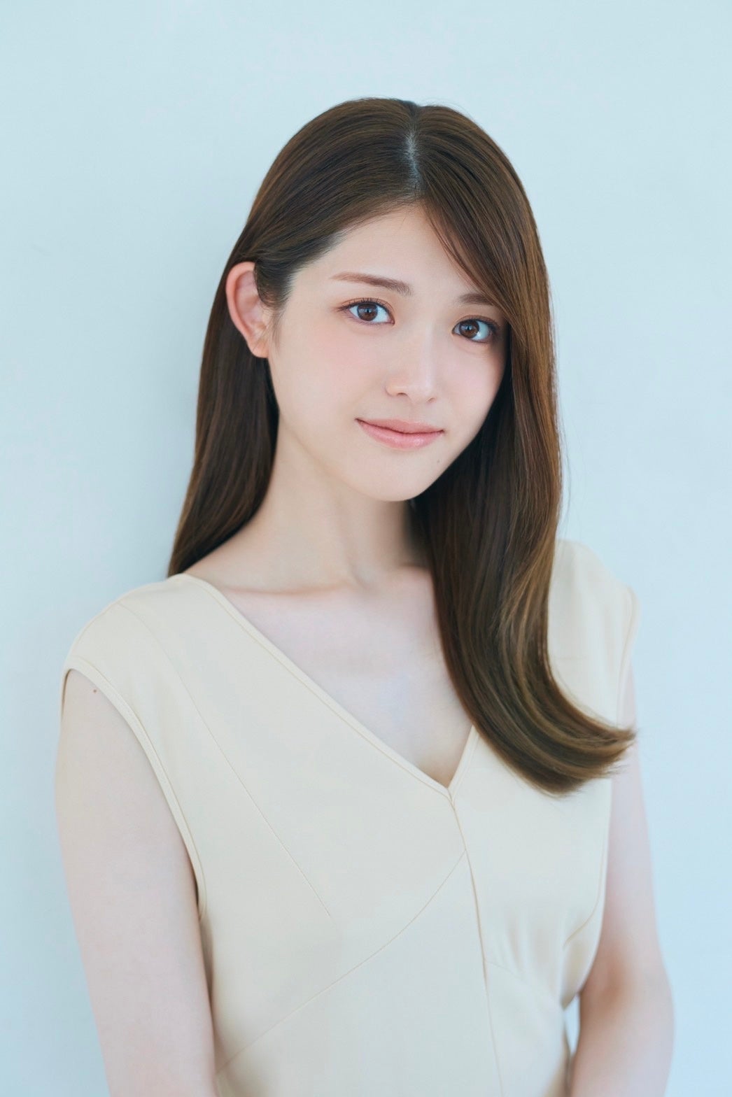 スナイデル ホーム〉モデルの松村沙友理が纏う！ステラブルーや
