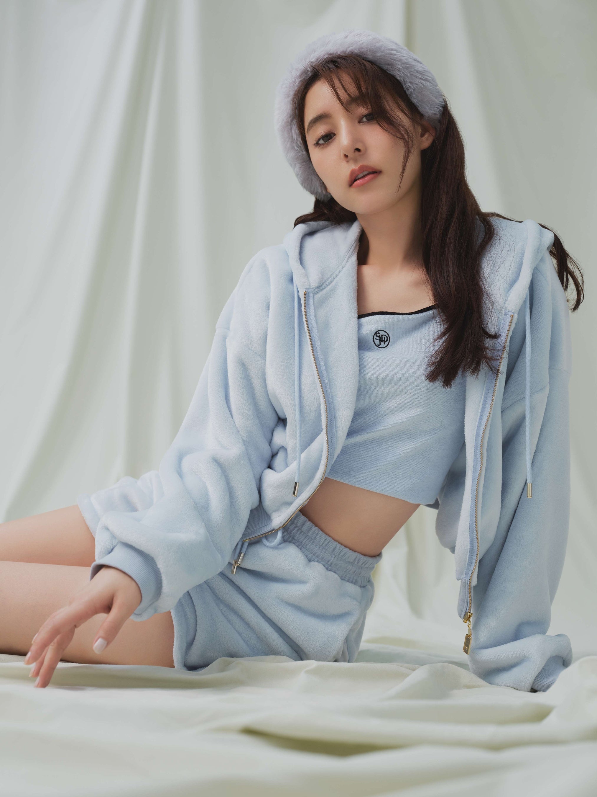 【SNIDEL HOME × 新木優子】ケーブルニットプルオーバー スナイデル ホーム〉⼥優・新⽊優⼦が着こなす「YUKO ARAKI