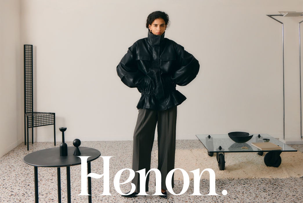 【美品】emmi yoga ×ayaコラボ FLOWER セットアップ emmi(エミ)】 花柄のヨガウェアを発売！ヨガクリエイターayaと