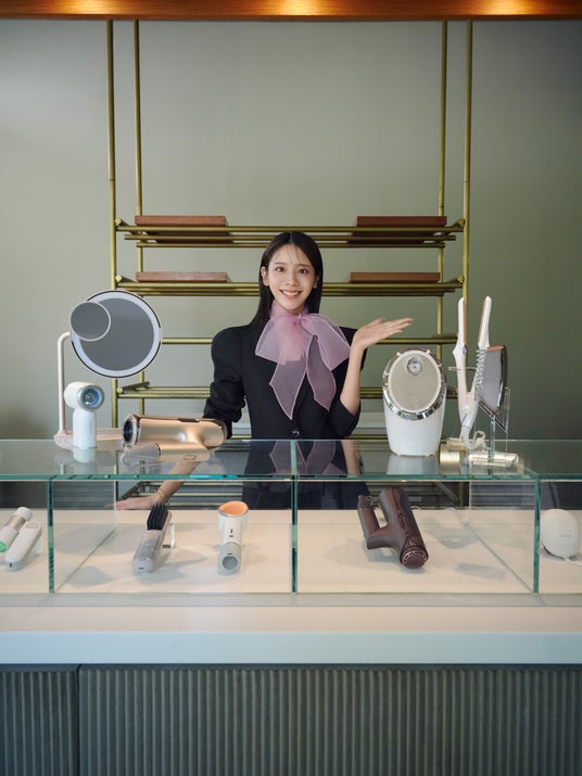 貴島明日香さんがコンシェルジュに!?Cosme Kitchenの美容家電ショップ“HOME BEAUTY SALON”がWEB STORE限定でオープン 貴島明日香さんがコンシェルジュに!?Cosme Kitchenの美容家電ショップ“HOME BEAUTY SALON”がWEB STORE限定でオープン