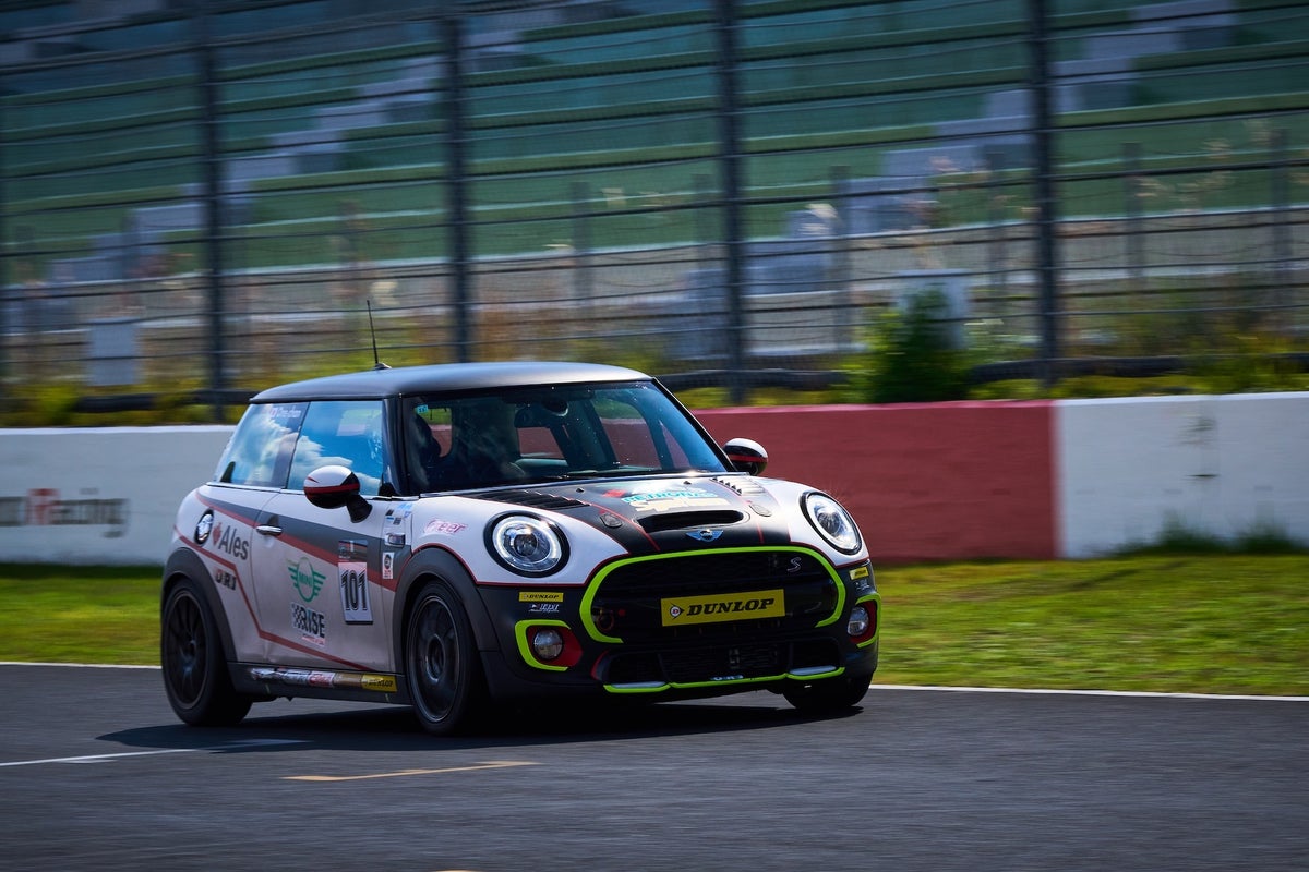 BMW & MINI Racing 2026 RD.5岡山、#101 One Chan選手がRace 9・Race 10ともにMINI CPSクラス3位で完走 シリーズ3位で最終戦へ