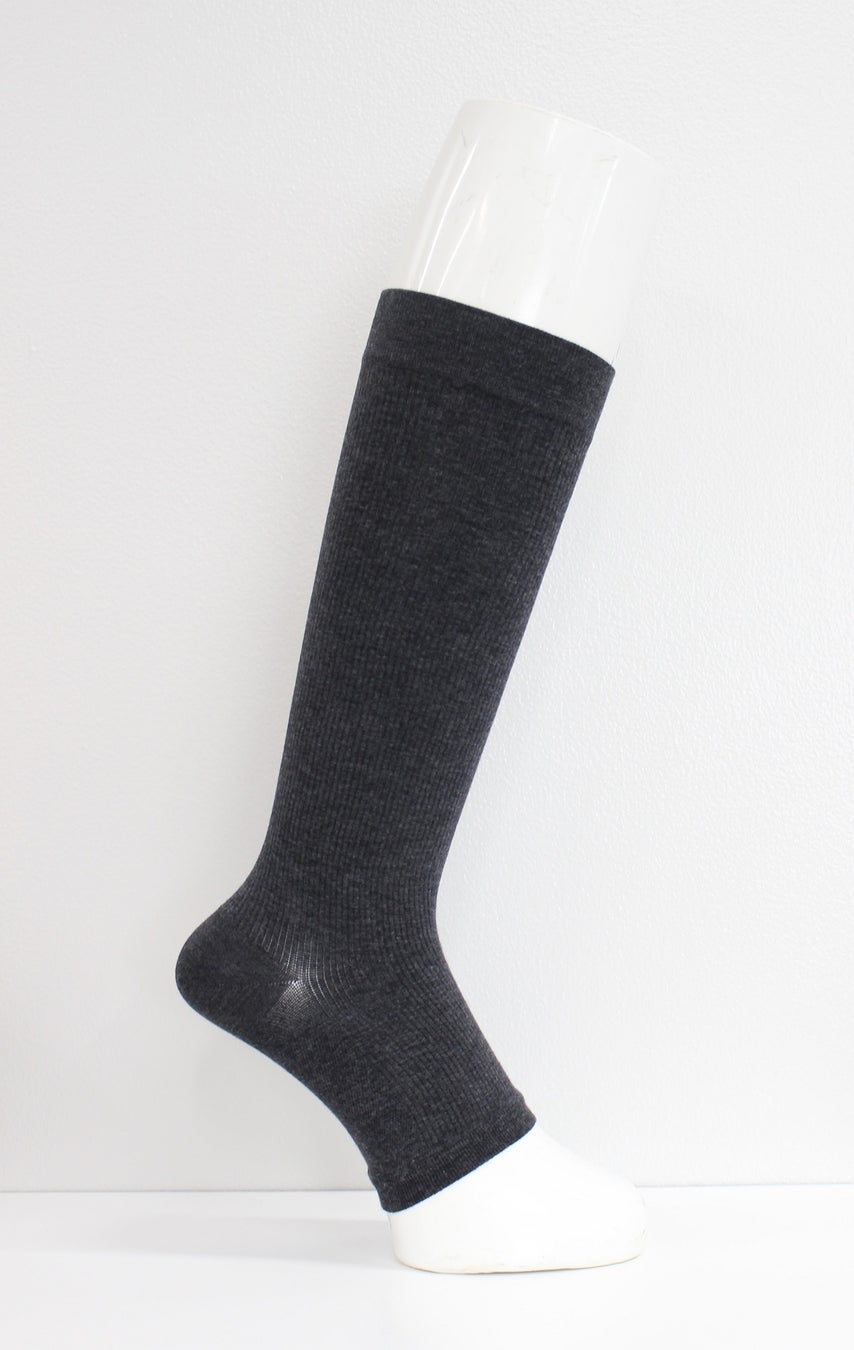 全国のトヨタ販売店、レクサス販売店で展開のTZ「緊急セットC」に福助製の着圧靴下が採用