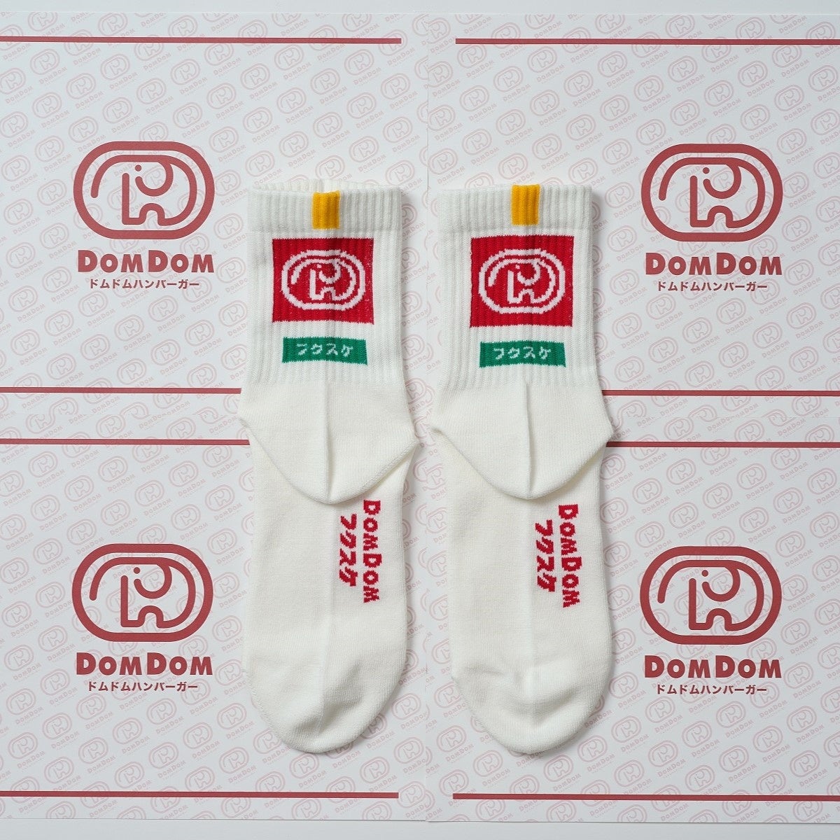 日本初のハンバーガーチェーン「ドムドムハンバーガー」とのコラボソックスを発売