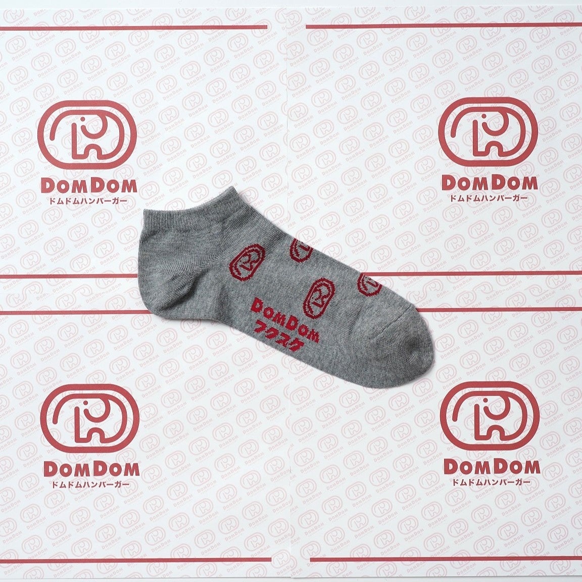 日本初のハンバーガーチェーン「ドムドムハンバーガー」とのコラボソックスを発売