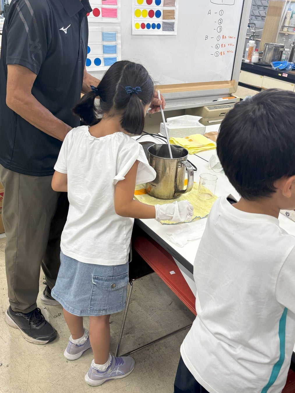 『HANKYU こどもカレッジ』に福助が協力 こども達がデザインした靴下を制作