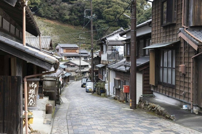 ものづくりの街を歩いて、深さに出会う。東海道・丸子〜宇津ノ谷、400年の手仕事をめぐる旅