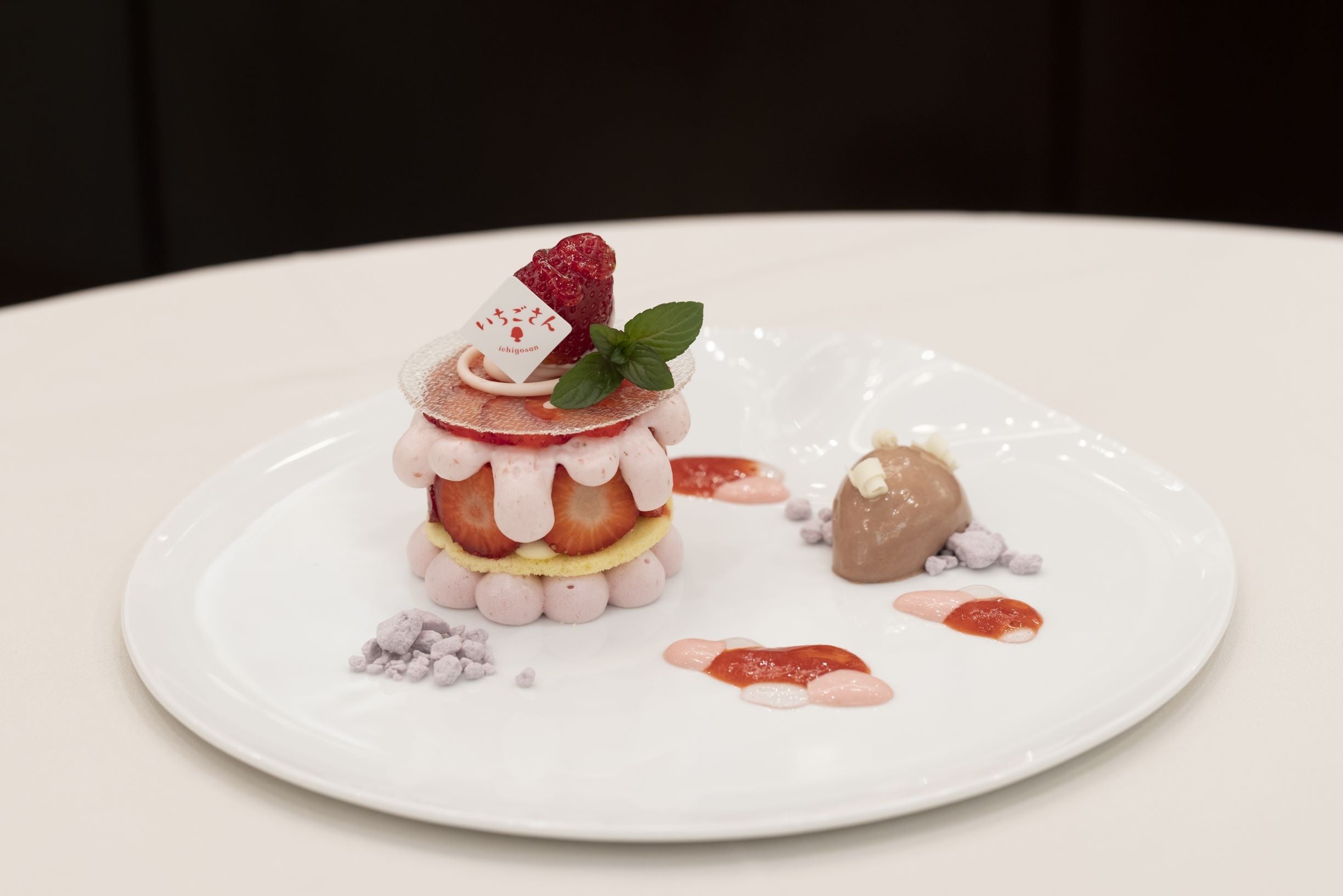 表参道カフェ8店舗で絶品「いちごさんど」が登場！佐賀のブランド