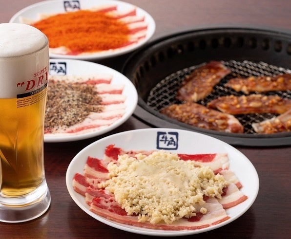 ■3種のスタミナ焼肉 各550円(税込605円) 上)レッドホットカルビ 中)ブラックスパイシーカルビ 下)Wガーリックカルビ