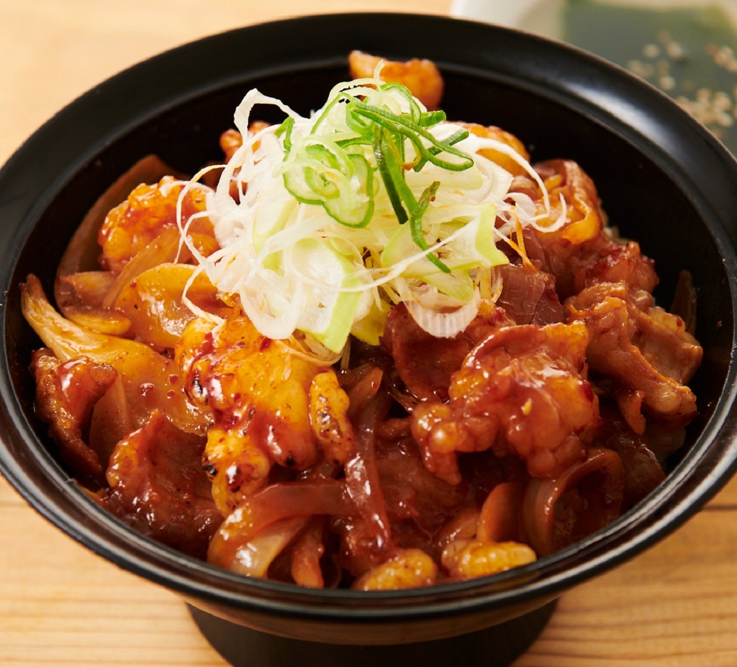 旨辛ホルモン丼　 　830円（税込913円）
