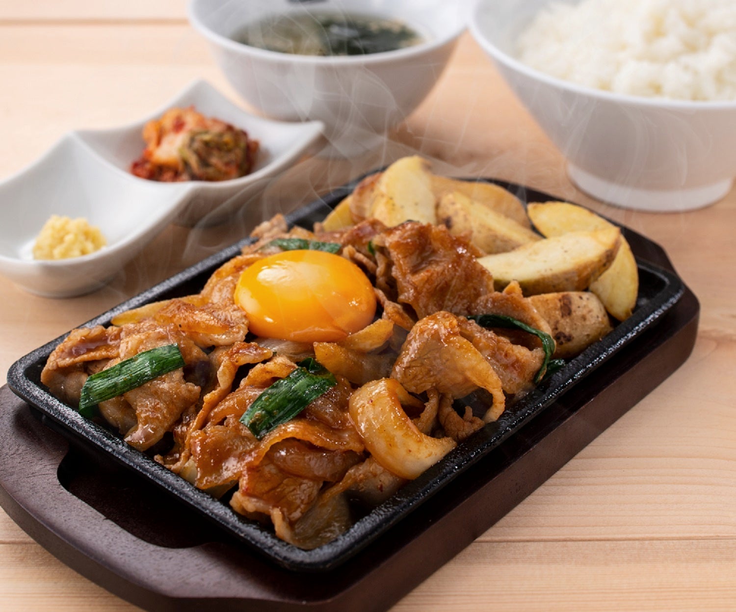 ■スタミナ焼き定食 (スープ・キムチ付き)  850円(税込935円)