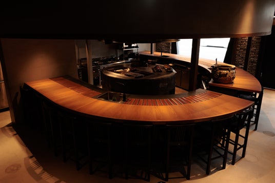 広島駅北口に「火を囲む劇場型酒場」誕生。広島の居酒屋「バルタン」12年の集大成「火ノ告」が7月7日開業 広島駅北口に「火を囲む劇場型酒場」誕生。広島の居酒屋「バルタン」12年の集大成「火ノ告」が7月7日開業