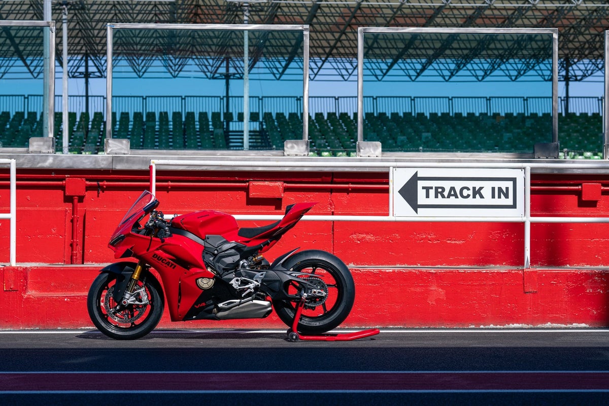 ドゥカティ新型Panigale V4(MY2027)発表 最高出力218ps、ヴァレルンガで平均ラップタイム0.4秒短縮