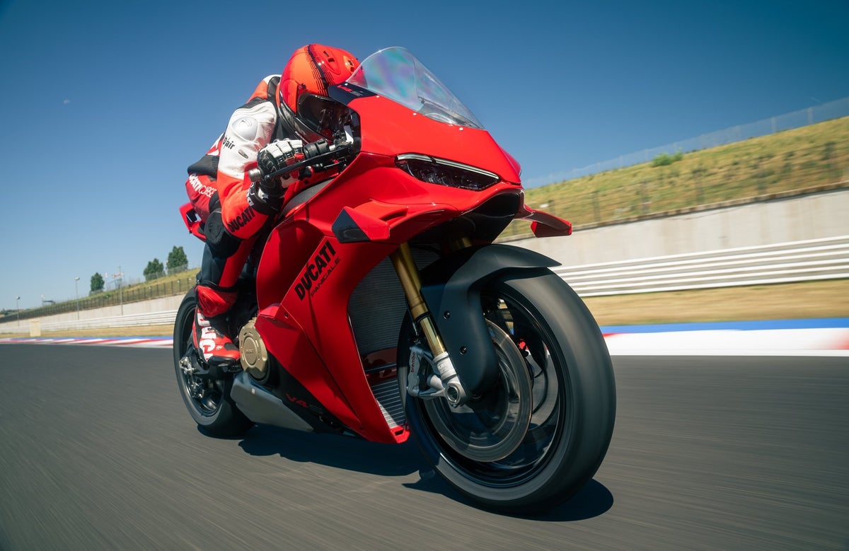 ドゥカティ新型Panigale V4(MY2027)発表 最高出力218ps、ヴァレルンガで平均ラップタイム0.4秒短縮