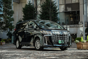 貸切ハイヤーで優雅な旅を演出（イメージ）(写真：平成リムジン提供)