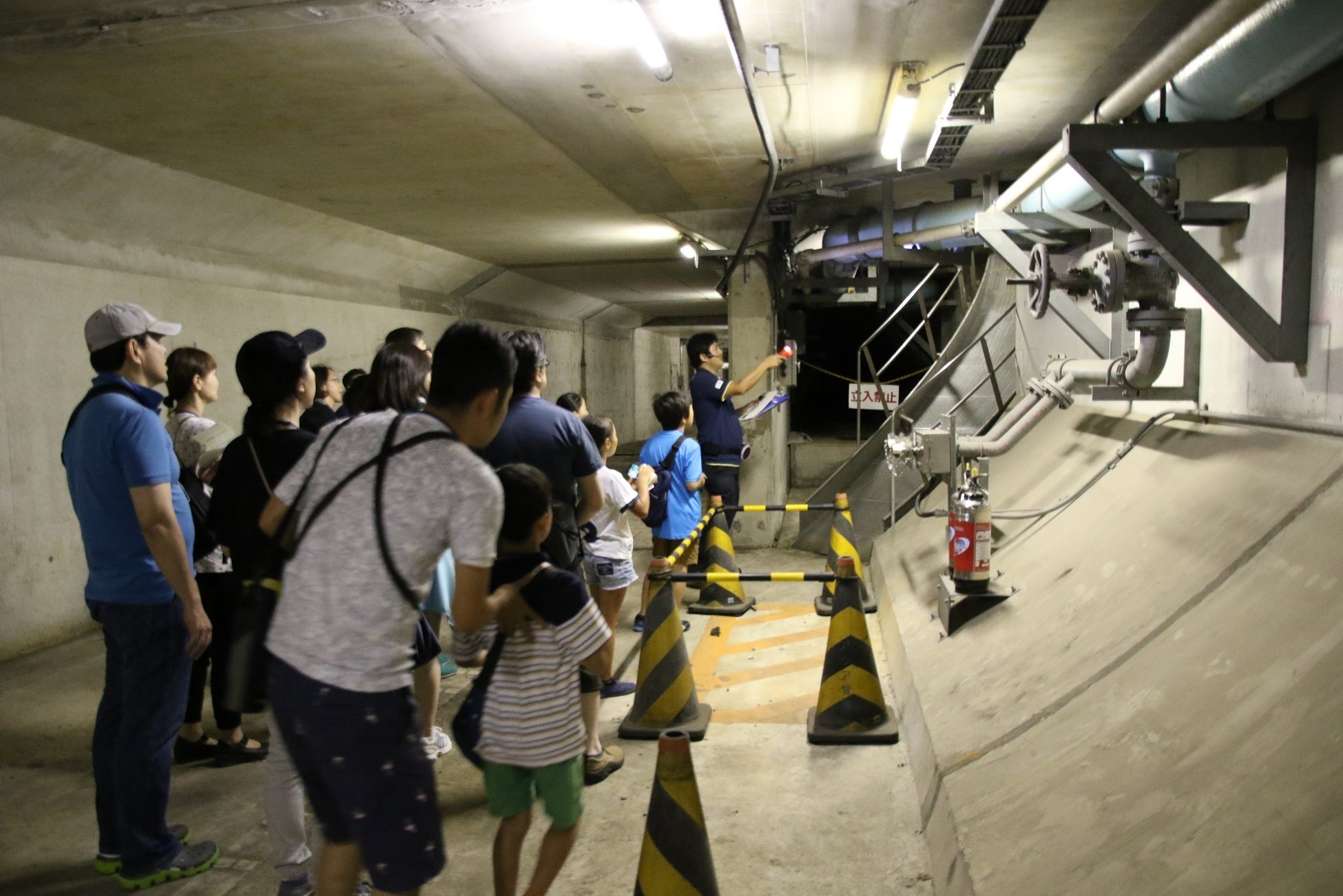 東京湾アクアライン・緊急避難通路を探検(イメージ)