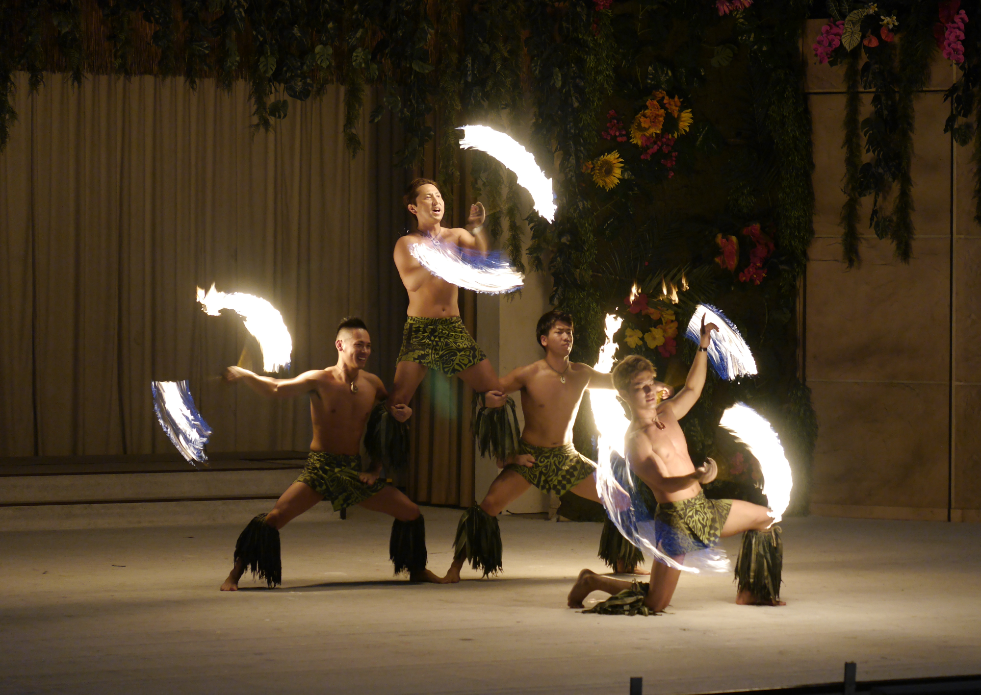 日本で唯一のファイヤーナイフダンスチーム『Siva Ola（シバオラ