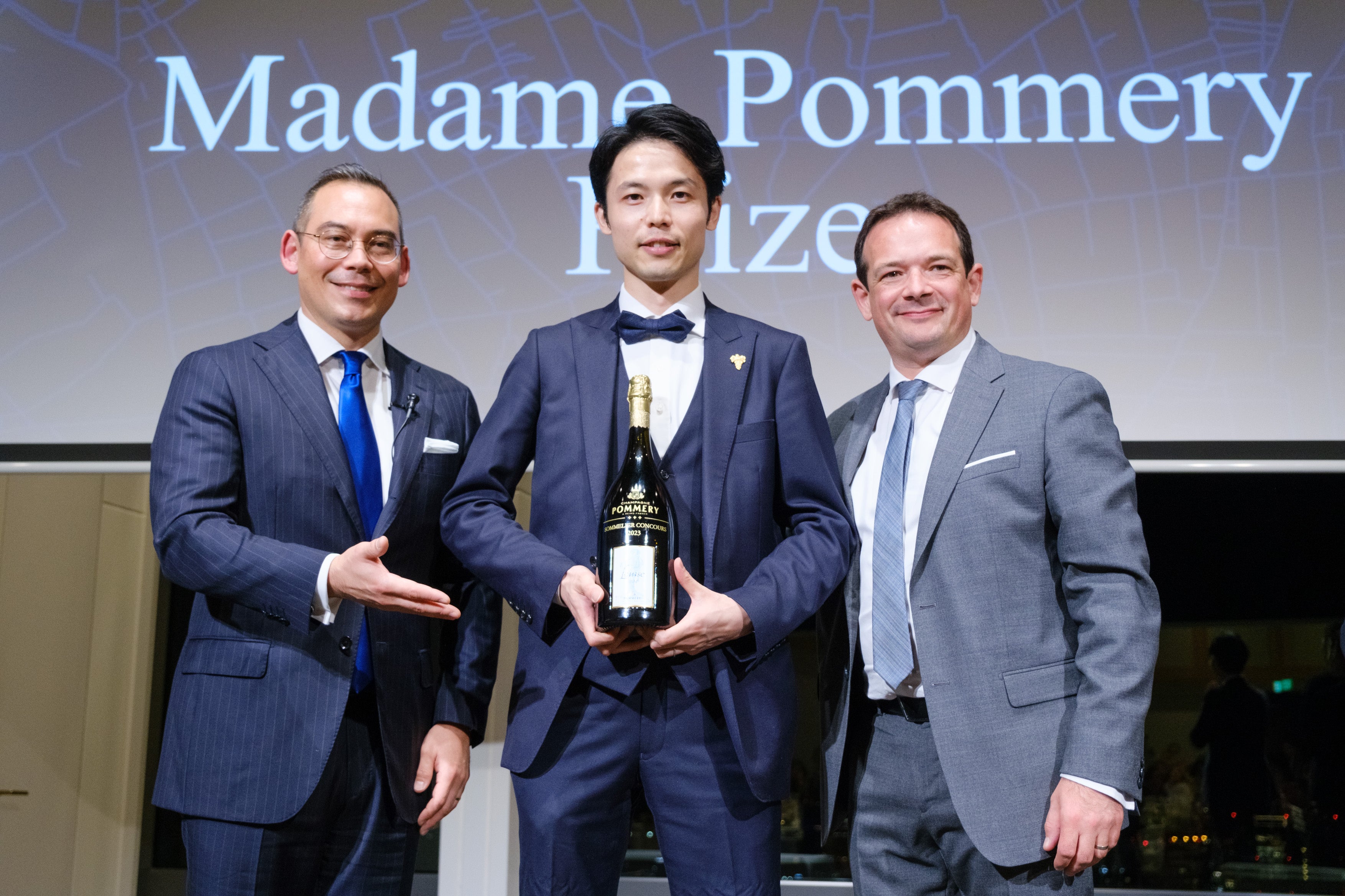 マダム・ポメリー賞を受賞した山田琢馬氏（中央）