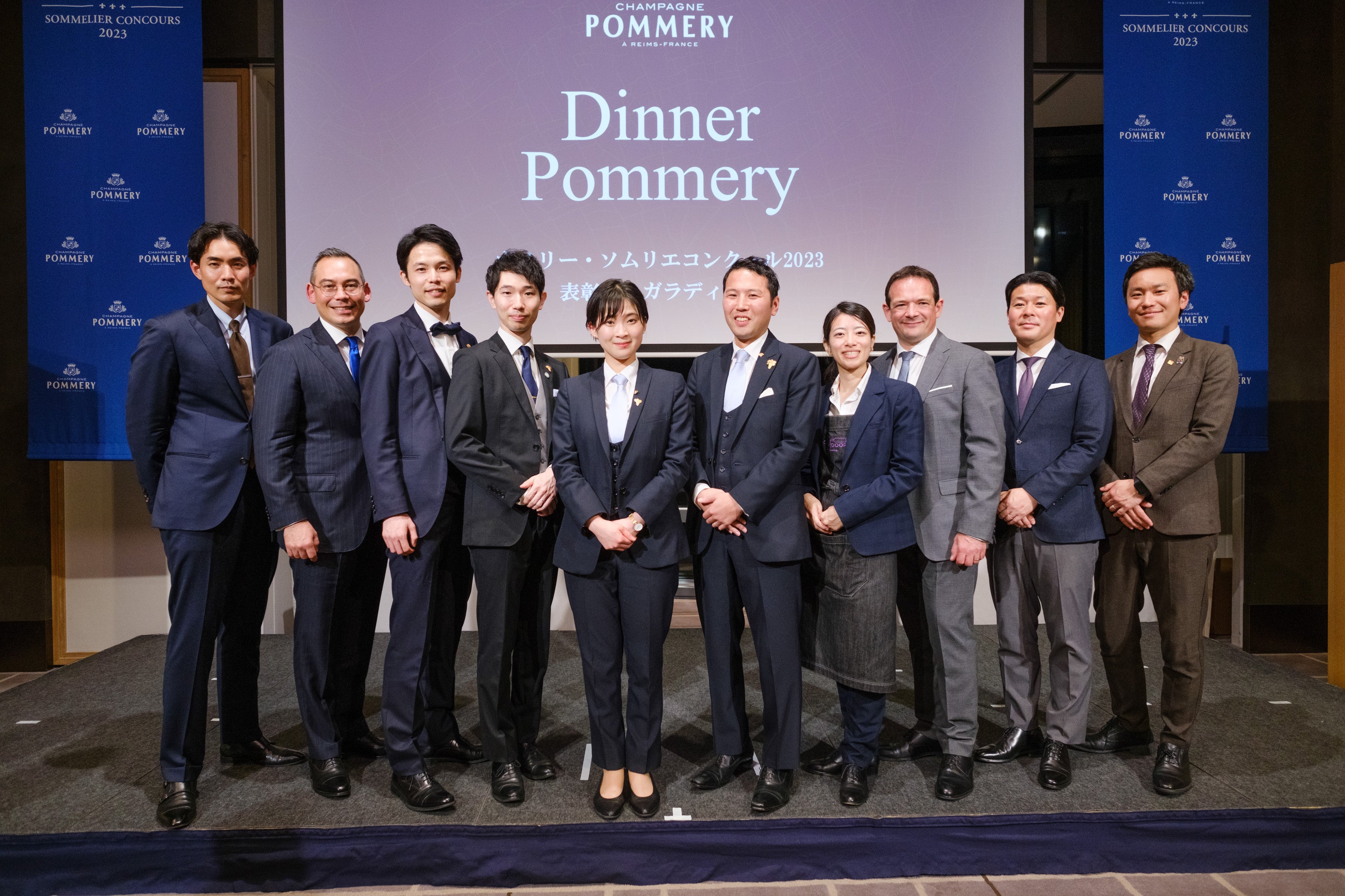 ファイナリスト5名と審査員