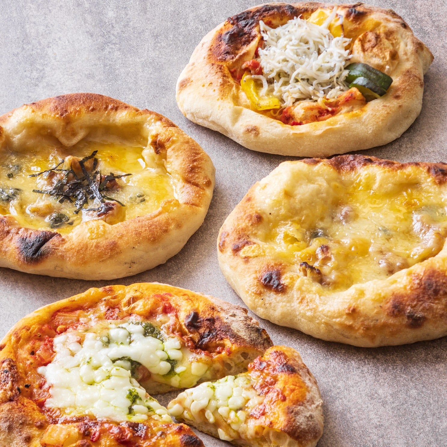 Rita Cafeの焼き立てピザ