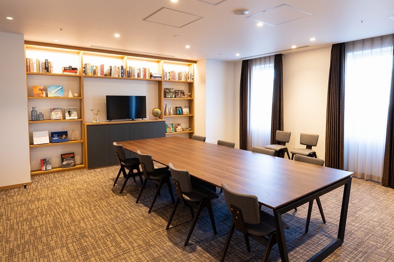 「Meeting Room」12名様まで使用可