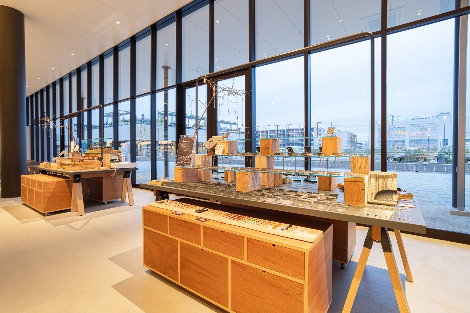 様々な商品を展開するPOP UPスペース