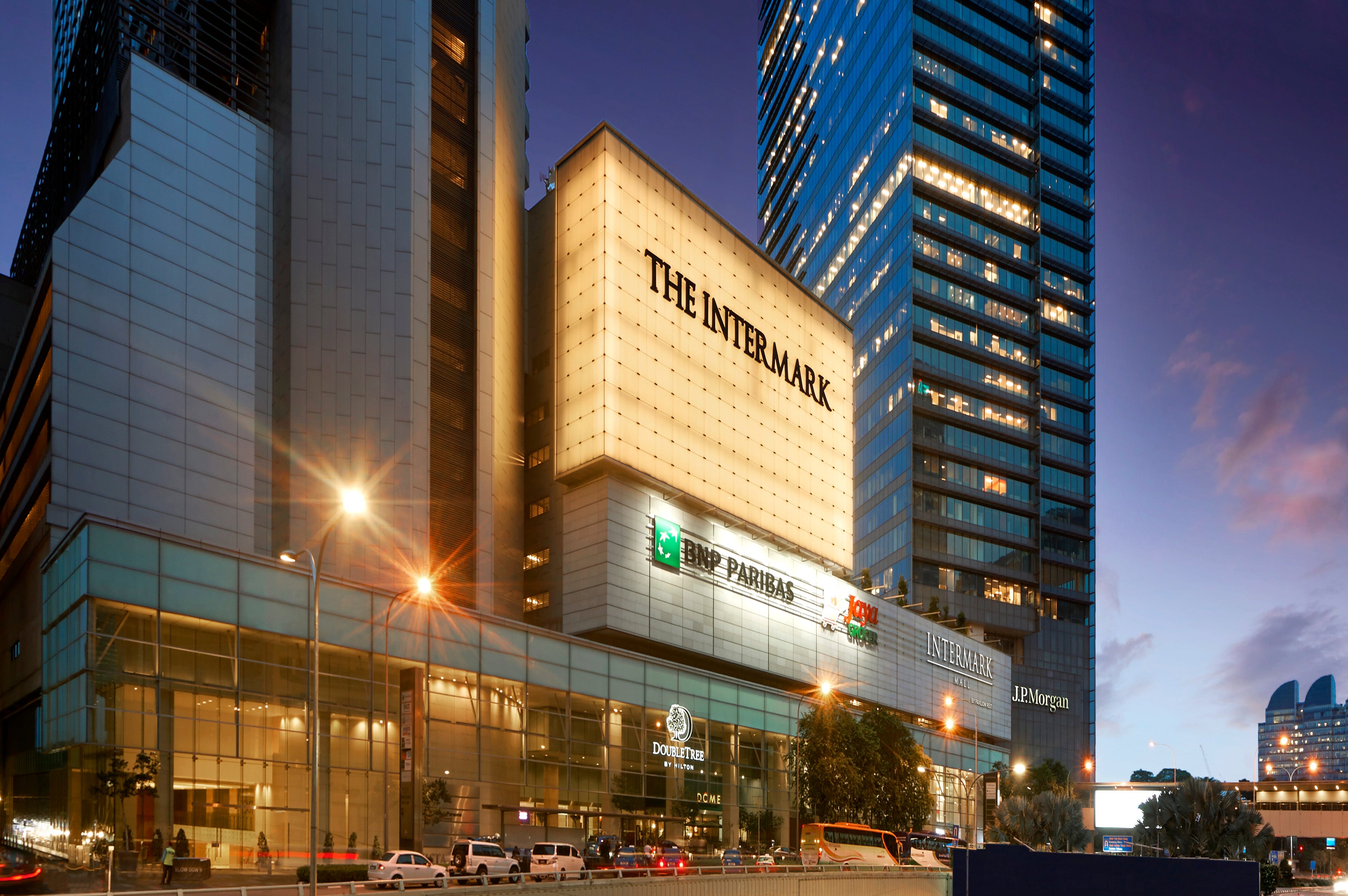 大型商業施設「INTERAMARK MALL」