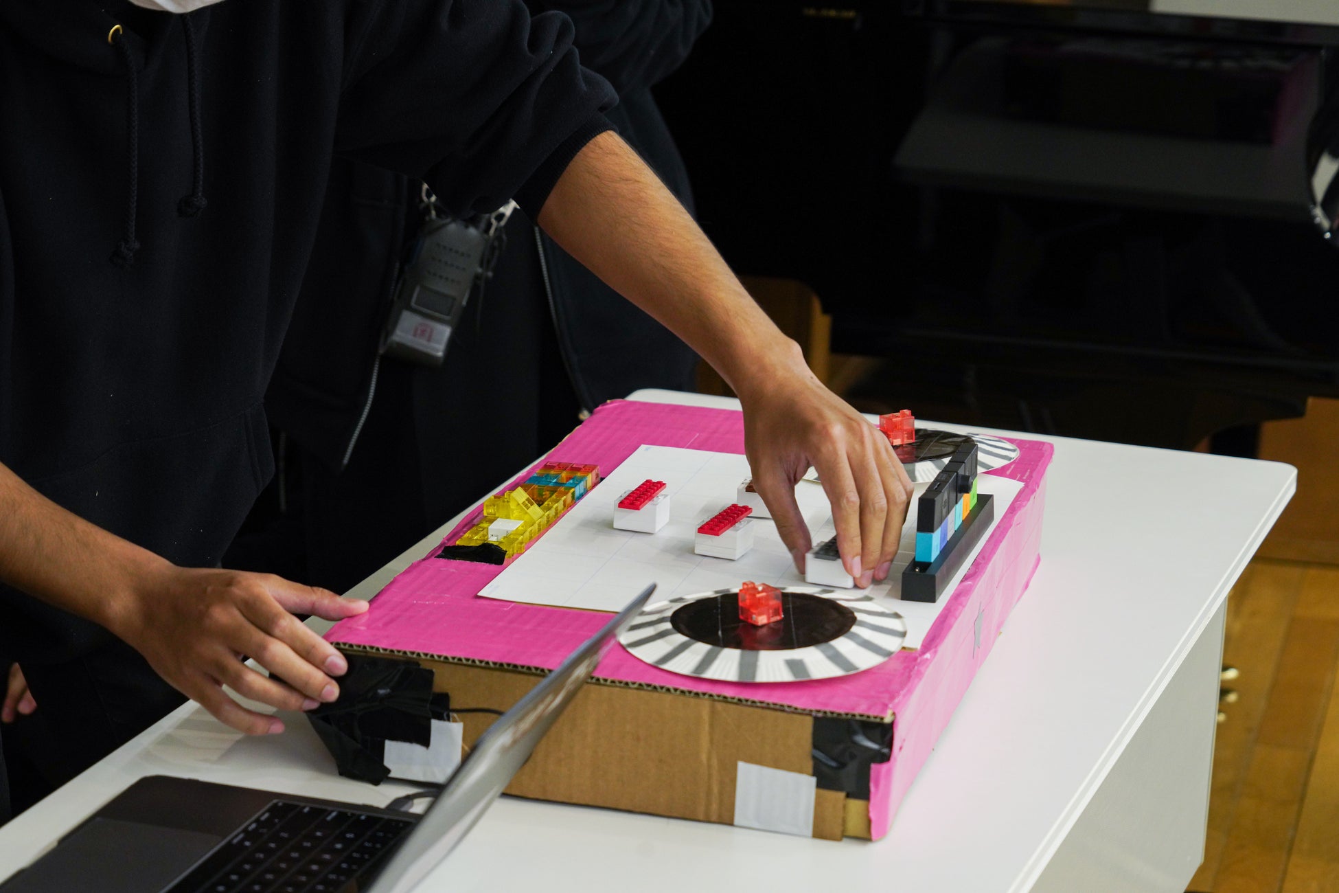 「ゆる楽器ハッカソン2021」の様子