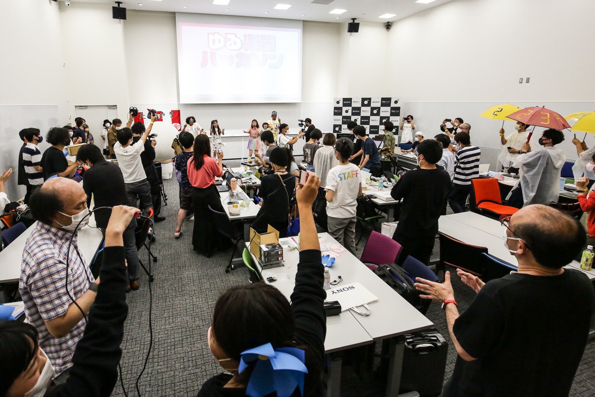 最後に全員で「満ちる愛・繋ぐ夢」