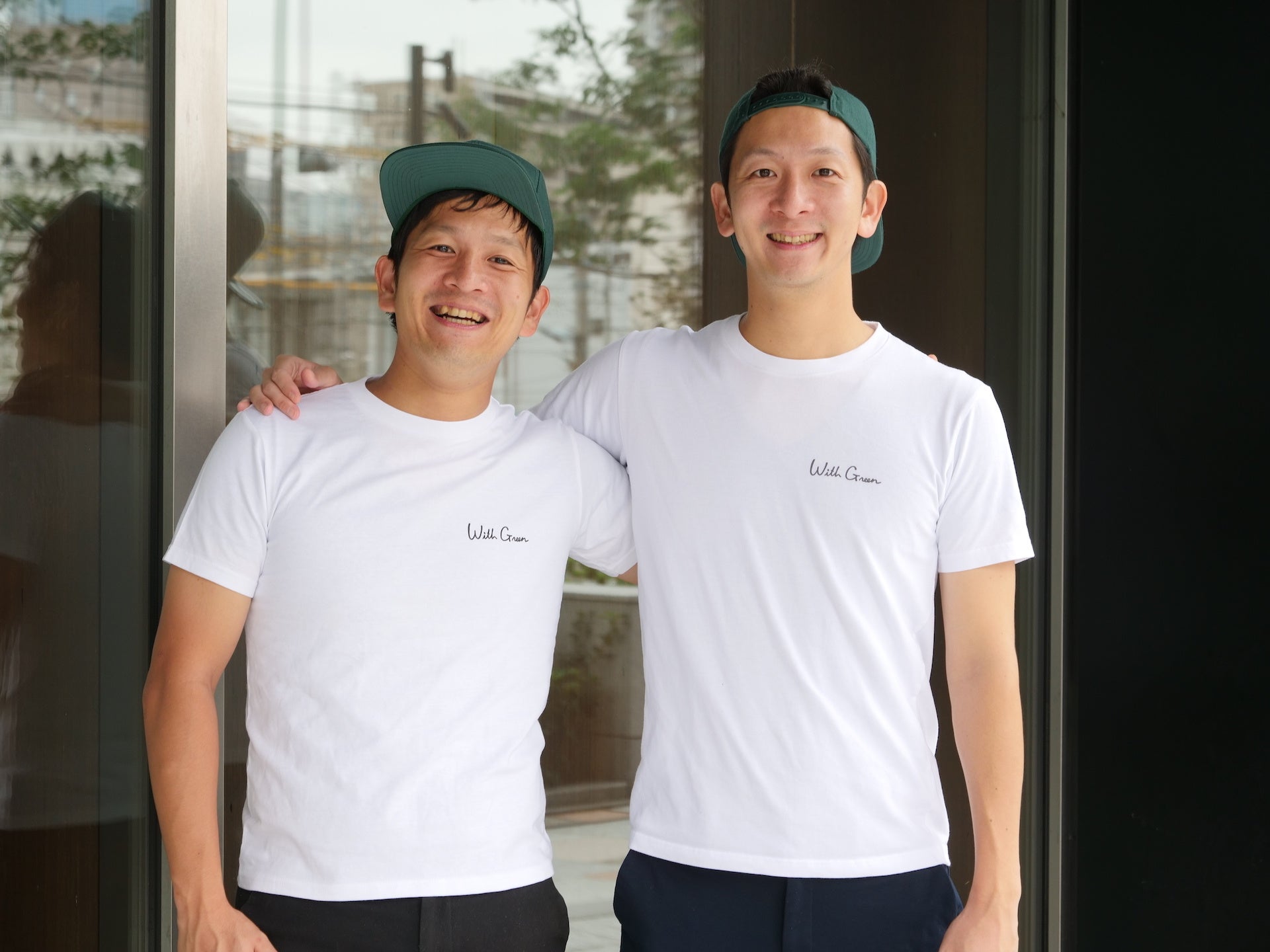 左：COO武文謙太(弟)　　右：CEO武文智洋（兄）