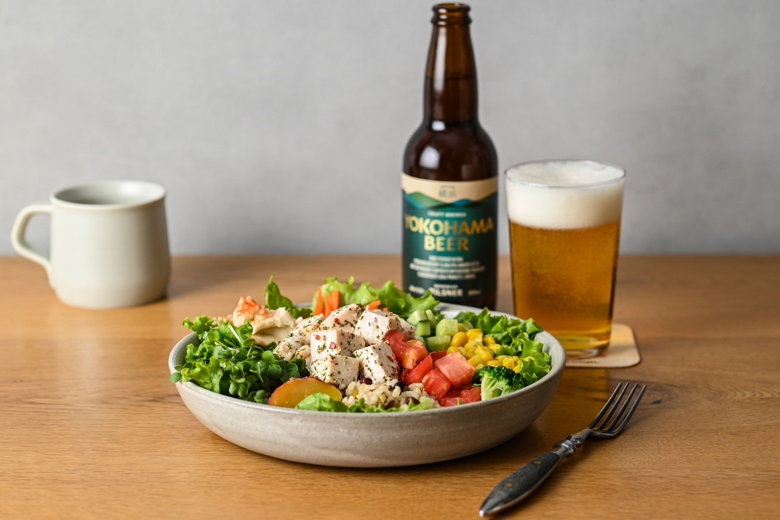 ビールとサラダを楽しめる限定メニューを提供