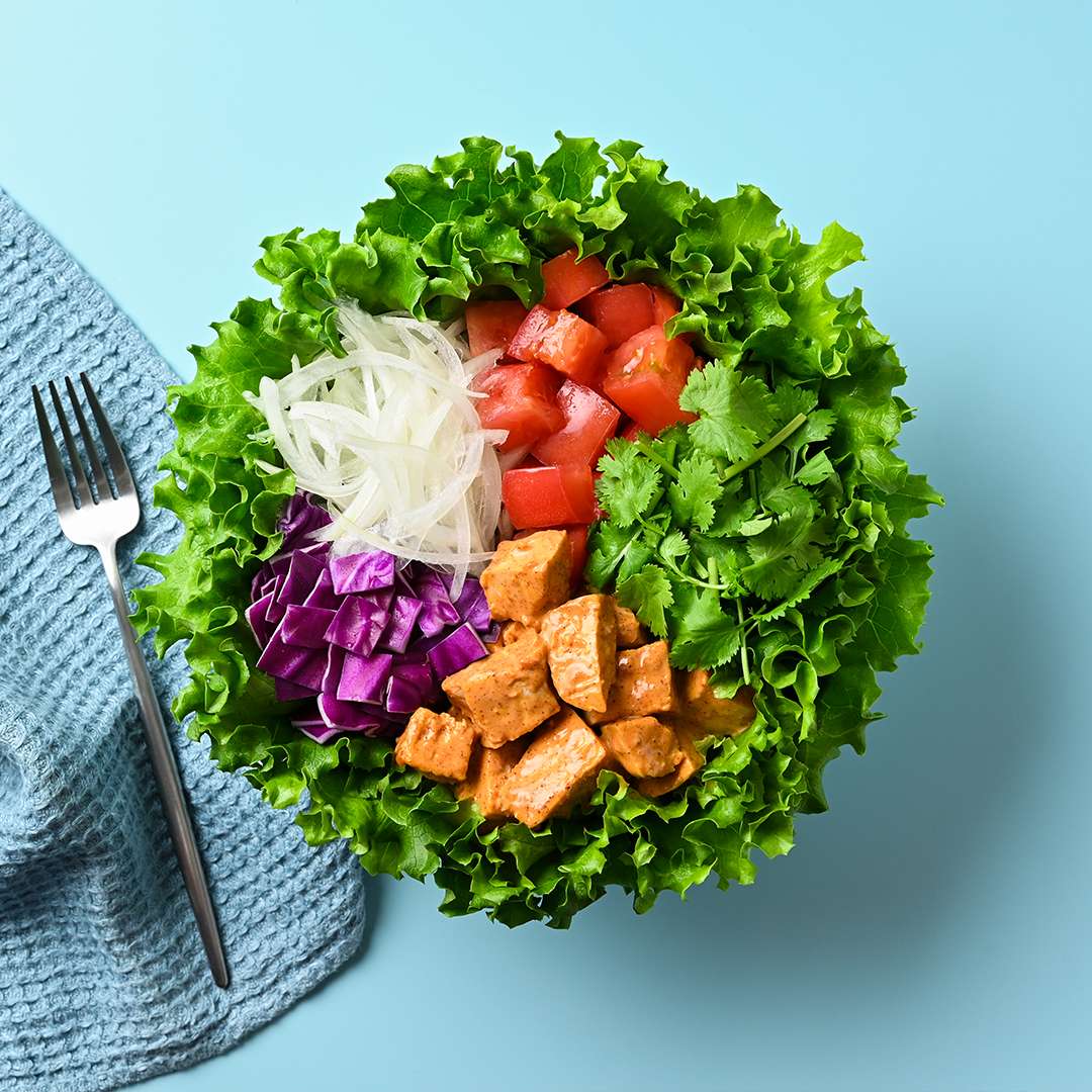 チリマヨチキンとパクチーの旨辛サラダ